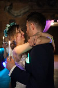 romantyczny taniec ze świecami